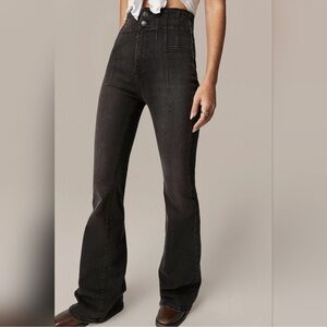 Free People “We the Free” high waisted 2 button jeans. Flare leg size 26